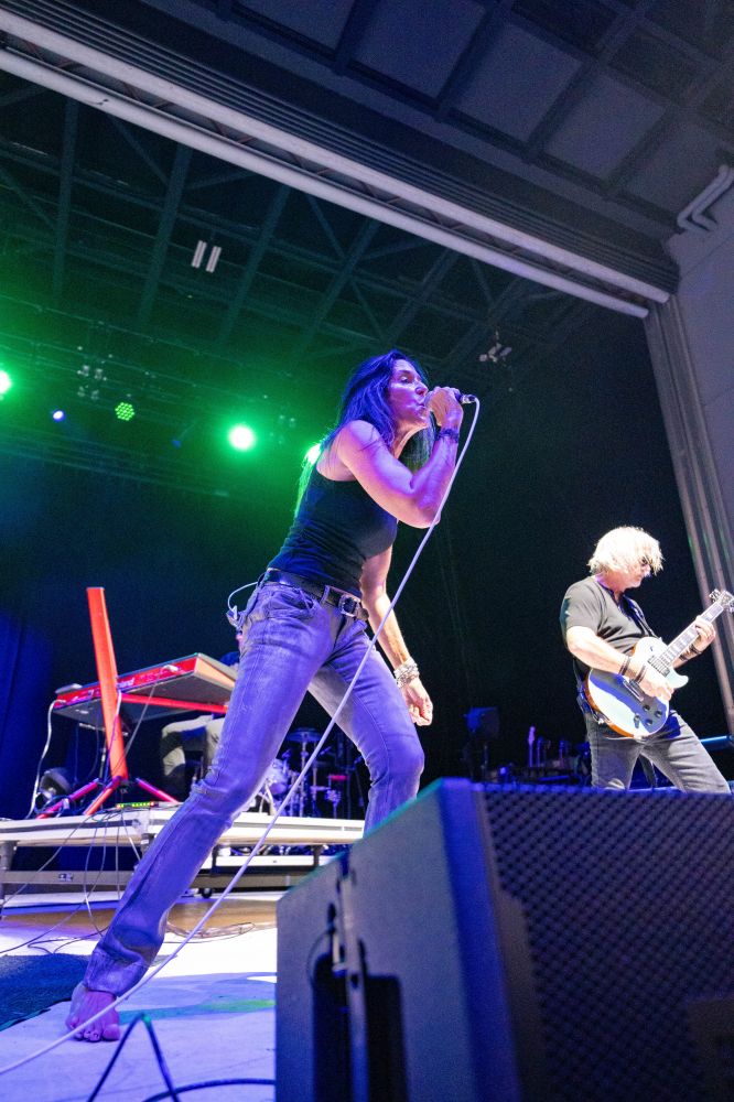 Stephanie Lubitz Schellhas — Lead Vocals
